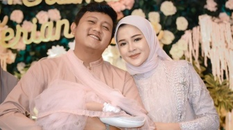 Terungkap Isi Bingkisan Aqiqah Baby Cundamani Anak Denny Caknan, Netizen: Di Ngawi Mewah Itu