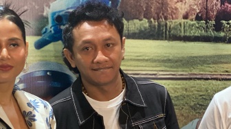 Tak Percaya Jadi Pemeran Utama Film Mendung Tanpo Udan, Tangis Erick Estrada Pecah