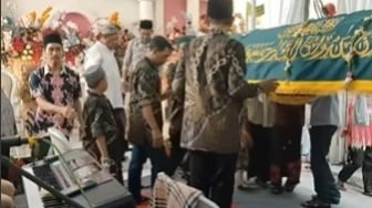 Viral Pengantar Jenazah Lewat Depan Pelaminan Usai Acara Akad di Gresik