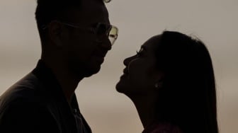 7 Prompt Gemini AI, Ubah Foto Bersama Pasangan Jadi Lebih Romantis