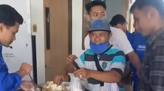 Viral Dosen UNY Hadirkan Satu Panci Besar Siomay dan Pedagangnya ke Dalam Kelas, Alasannya Gegara Hal Ini