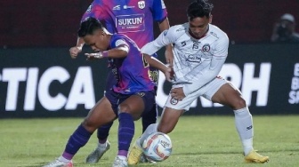 Diwarnai Hujan Kartu, Arema FC Sukses Menang Atas RANS FC dengan Skor 2-3