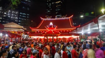 Warga keturunan Tionghoa saat perayaan Cap Go Meh di Vihara Amurva Bhumi, Jakarta, Jumat (23/2/2024). [Suara.com/Alfian Winanto]