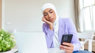 6 Tips Mengatasi Anxiety di Kantor untuk Pekerja Perempuan