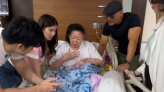 Ibu Mendadak Ingin Masuk Islam, Deddy Corbuzier: Nanti Aku Siapin