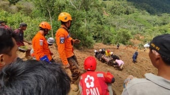 Longsor di Luwu Korban Terus Bertambah, Basarnas Tambah Personel untuk Evakuasi