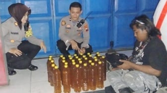 Anak Punk Resahkan Pengguna Jalan di Karanganyar, 33 Botol Miras Diamankan!