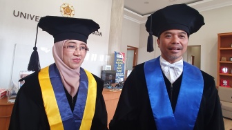 Tidak Direncanakan, Begini Kisah Pasangan Suami Istri yang Dikukuhkan Bersamaan jadi Guru Besar UGM