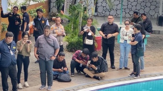 Detik-Detik Tamara Tyasmara Amuk Yudha Arfandi Saat Rekonstruksi, Netizen: Aktingnya Kurang Menjiwai