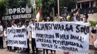 Dua Demo Terjadi di Kota Solo, Setelah Tuntut Pemakzulan Presiden Jokowi Muncul Aksi Bela KPU