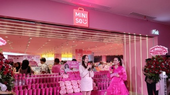 Cerita Salshabilla Adrian Soal Hobi Koleksi Barang Gemas dari Miniso Pink