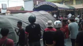 Kisruh Rekapitulasi di KPU Pamekasan, Massa Bongkar Tenda