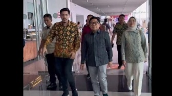 Kunjungi Galeri Seni, Cak Imin Diingatkan untuk Tak Berkhianat