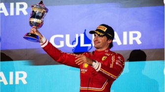 Dicuekin, Podium 3 Carlos Sainz Tak Berarti bagi Ferrari?
