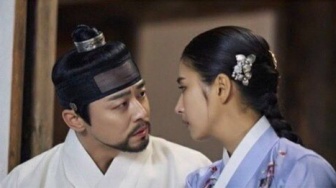 Spoiler Episode 16 Captivating the King: Kang Hee Soo Jadi Wanita Seutuhnya
