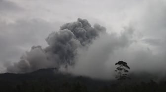 Gunung Merapi Luncurkan Tujuh Kali Rentetan Awan Panas, Jarak Terjauh Capai 2,6 Kilometer