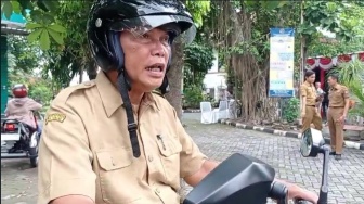 Momen Wakil Wali Kota Solo Pilih Naik Motor Listrik saat Tugas: Saya Senang Naik Motor, Tidak Harus Pejabat Naik Mobil