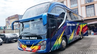 Hino Bus RM 280 dengan Grafis Menarik Layani Rute Sulawesi Selatan