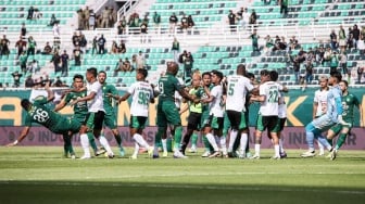 Respons PSSI Soal Tekel Keras Wahyudi Hamisi Saat Laga Persebaya vs PSS Sleman