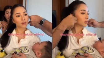 Nikita Willy Tetap Gendong Baby Issa Walau Sibuk Dimakeup