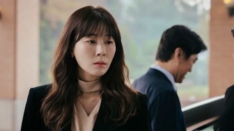 6 Pesona Kim Ha Neul di Grabbed by the Collar, Drakor Thriller Baru yang Tayang di Bulan Ini