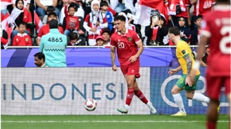 Lemesin Otot Nih? Shayne Pattynama Pelesir ke Nusa Dua Bali Jelang Timnas Indonesia vs Irak