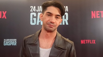 Promosi Film Baru, Penampilan dan Cara Duduk Reza Rahadian Jadi Omongan