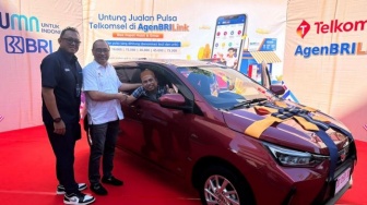 Penyerahan Hadiah Pemenang Program "Untung Jualan Pulsa Telkomsel" di AgenBRILink Periode 2023