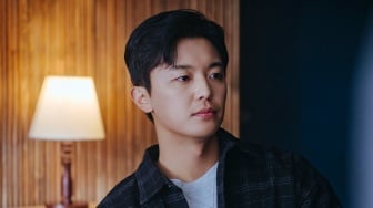 4 Drama Thriller Yeon Woo Jin, Terbaru Ada Grabbed By The Collar