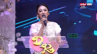 Depan Muka Calon Ibu Mertua, Dewi Perssik Bongkar Kebiasaan Rully: Dia Sering Elus...