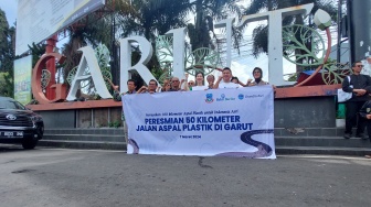 Jangan Buang Sembarangan! Sampah Plastik Kresek Bisa Jadi Berharga Hingga Jadi Aspal Jalan yang Berkualitas