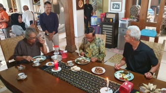 Mahfud dan Ganjar Barengan Berkunjung ke Rumah Butet, Makan Siang Bersama