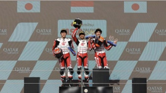 Diapit Duo Rider Jepang, Pembalap Astra Honda Juara Pertama di Asia Talent Cup Qatar 2024