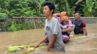 Banjir di Balerejo Madiun Capai 1,5 Meter, Ratusan Orang Mengungsi