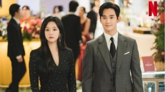 Temukan Kejanggalan Scene Kim Soo Hyun di Queen of Tears, Warganet Ngakak