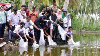 Sudah 2,1 Juta Benih Ikan Air Tawar Ditebar di Kabupaten Bone