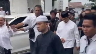 Capres Pertama yang Datang Rumah Duka Habib Hasan, Kehadiran Anies Curi Perhatian