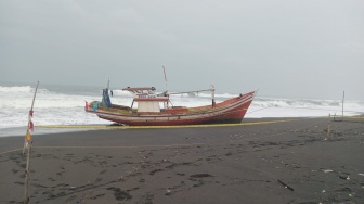 Dua dari Empat Nelayan Masih Hilang Usai Nekat Berenang saat Kapal Mati Mesin di Pantai Glagah