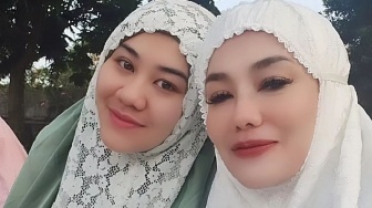 Girang Lihat Reza Artamevia Berhijab, Aaliyah Massaid Segera Menyusul?