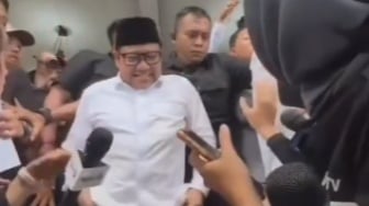 Detik-detik Menegangkan! Cak Imin Ditarik-tarik Sampai Sarungnya Hampir Melorot, Ada Apa?