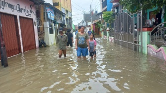Banjir 1 Meter Terjang Perumahan Bekasi Selatan Akibat Tanggul Jebol, 500 KK Terdampak