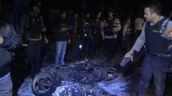 Motor Pencuri HP di Banyuwangi Hangus Dibakar Warga