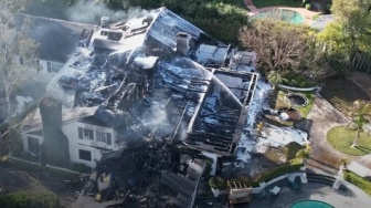 Rumah Mewah Cara Delevingne Ludes Terbakar, Libatkan 100 Petugas Padamkan Api