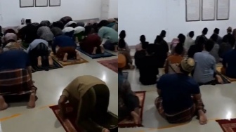 Detik-detik Salat Tarawih Kilat di Indramayu 23 Rakaat Cuma 7 menit