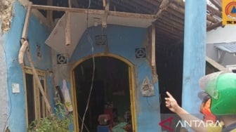 Rumah Ambruk Diterjang Angin Kencang, 2 Keluarga Mengungsi di Bogor