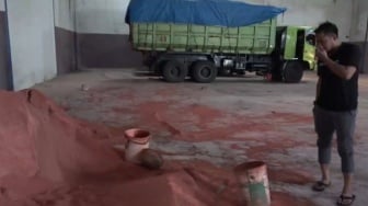 47 Ton Pupuk Subsidi Digelapkan di Makassar, Sindikat Terungkap!