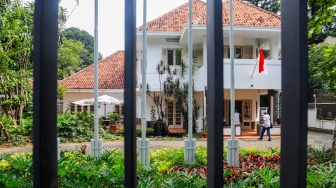 Suasana di Rumah Pahlawan Nasional Moh Yamin di Jalan Diponegoro 10, Menteng, Jakarta Pusat, Senin (18/3/2024). [Suara.com/Alfian Winanto]