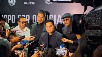 Erick Thohir Disambut Bak Pahlawan di Latihan Timnas Indonesia, Media Vietnam Heran