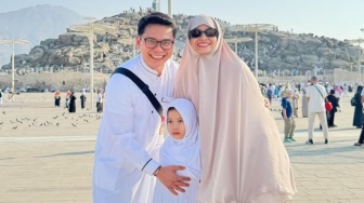 9 Potret Artis Umrah di Bulan Ramadan 2024, Ada Acha Septriasa dan Eko Patrio