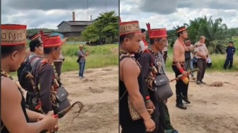 Beredar Video Masyarakat Adat Dayak Protes Dipaksa Bongkar Rumah untuk IKN: Ini Tanah Saya!